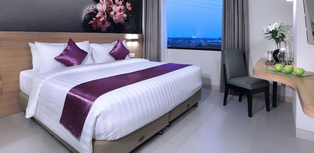 Hotel Quest Prime Cikarang By Aston Bekasi Zewnętrze zdjęcie