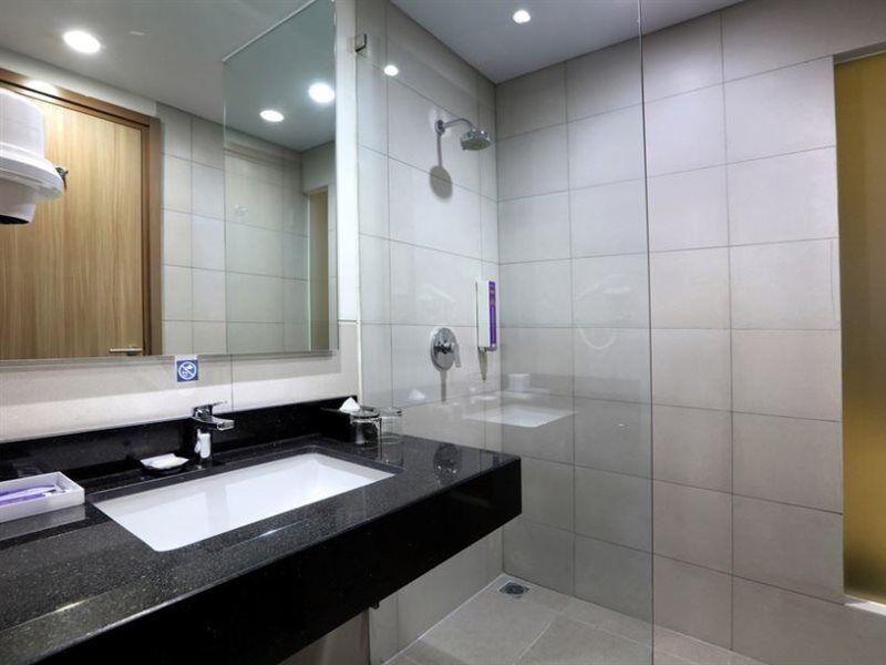 Hotel Quest Prime Cikarang By Aston Bekasi Zewnętrze zdjęcie
